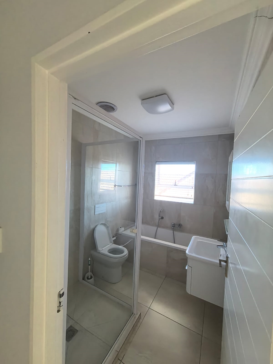 4 Bedroom Property for Sale in Somerset Country Estate Western Cape